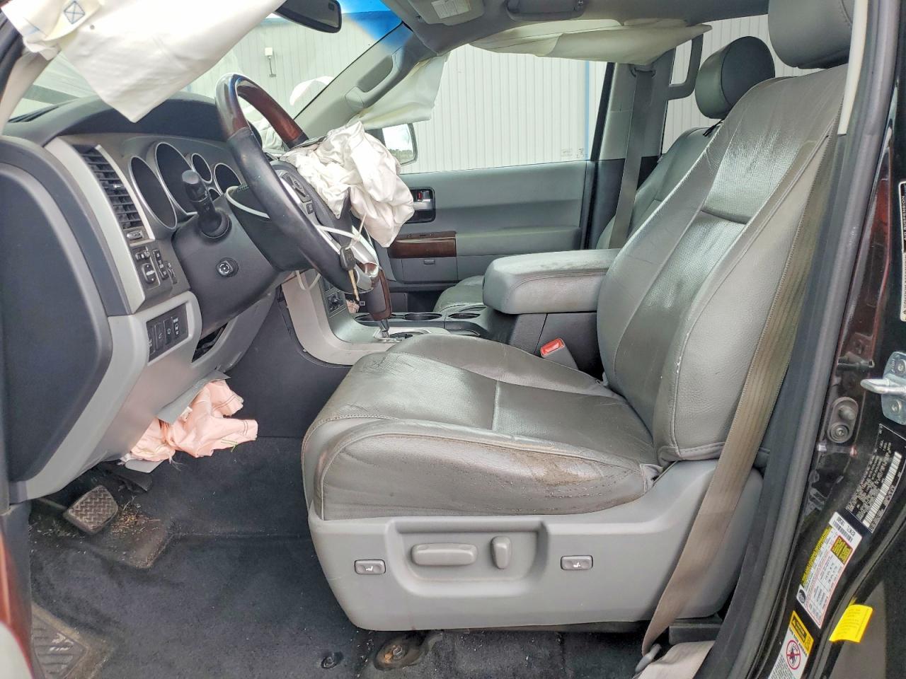 2016 TOYOTA Sequoia