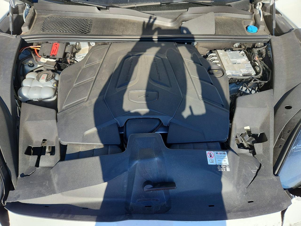 2024 PORSCHE CAYENNE