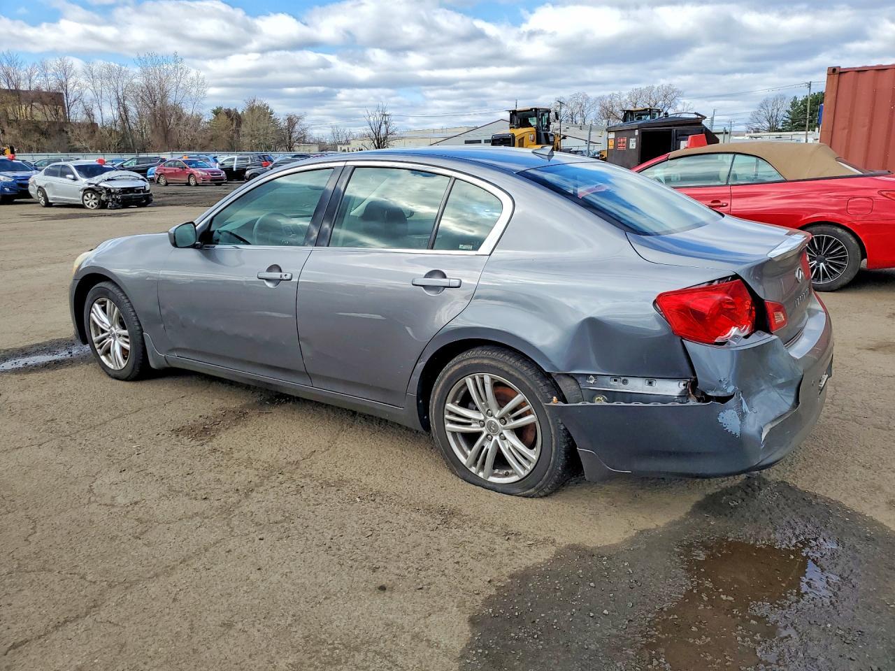 2011 INFINITI G37