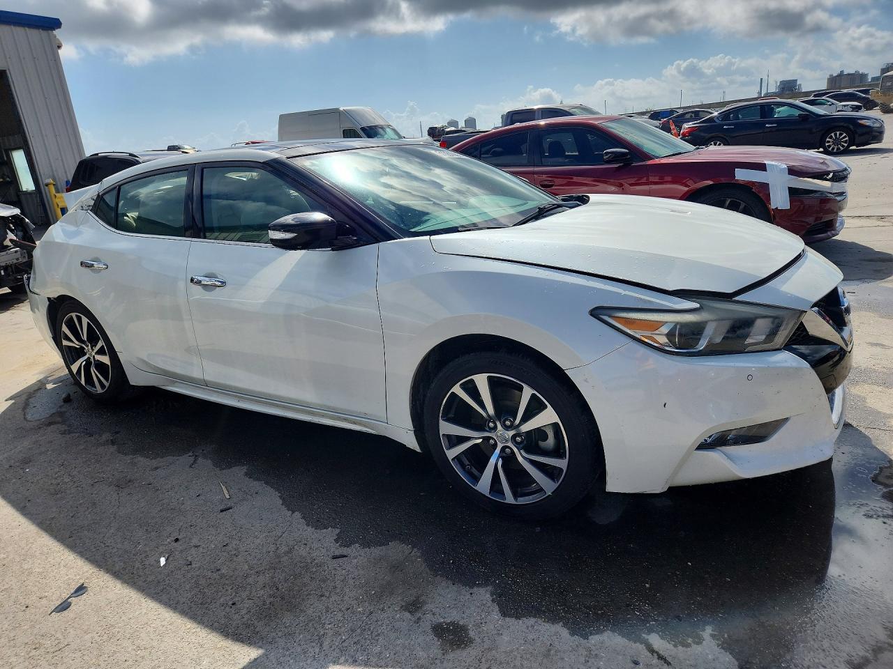 2017 NISSAN Maxima