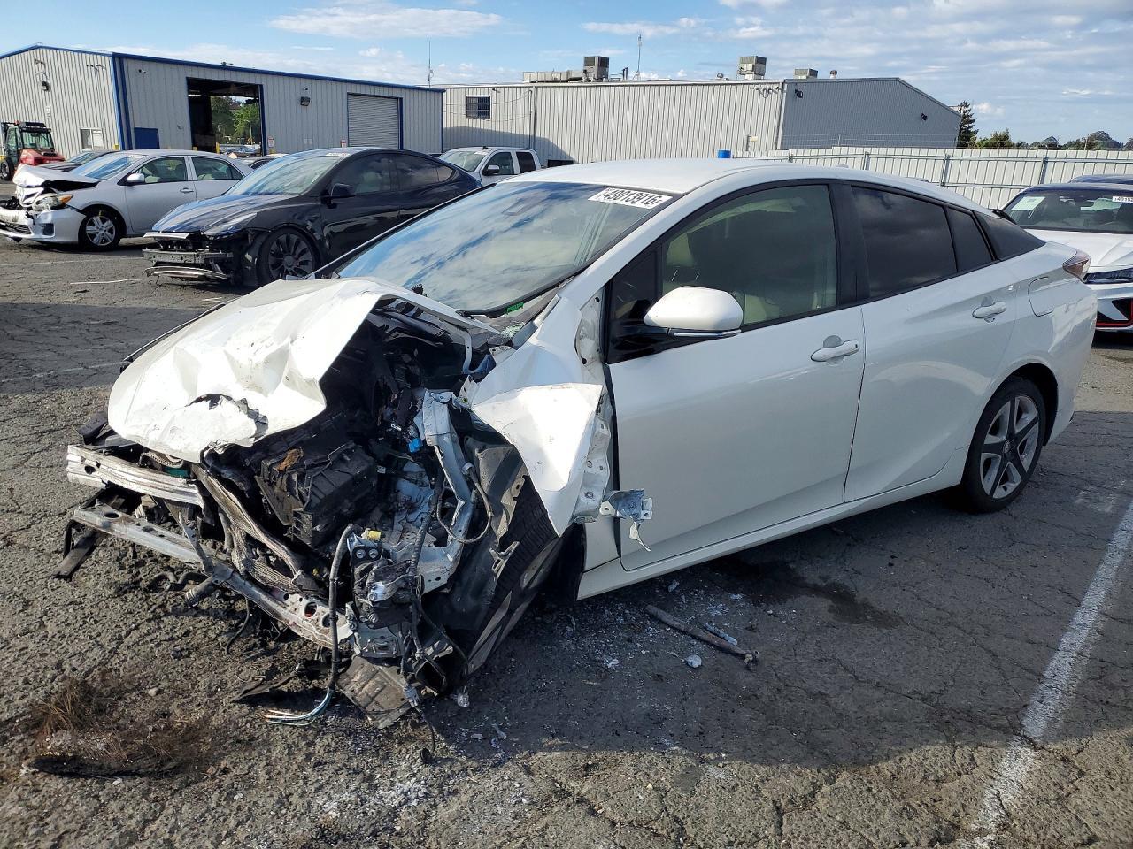 2016 TOYOTA PRIUS
