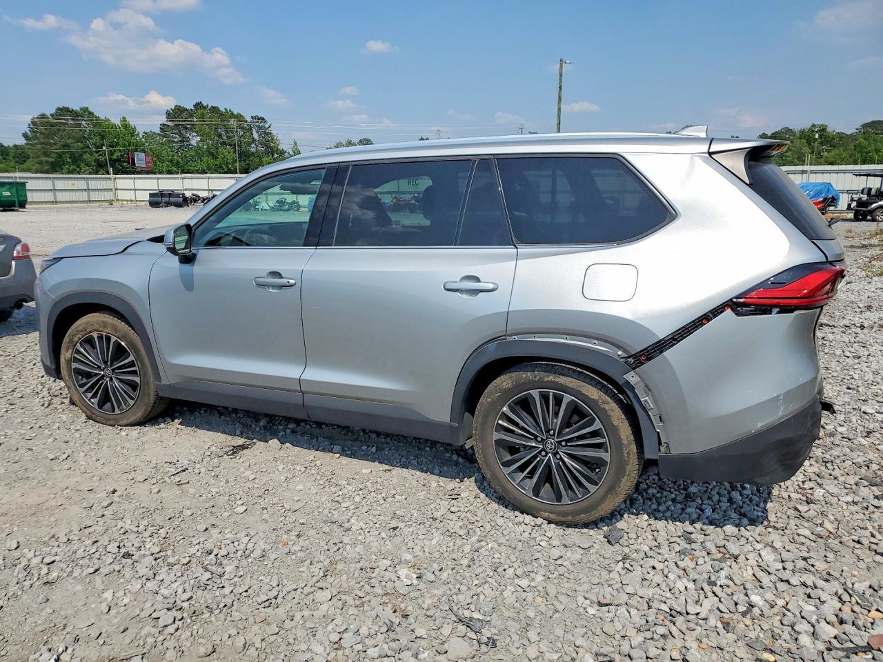 2024 TOYOTA HIGHLANDER