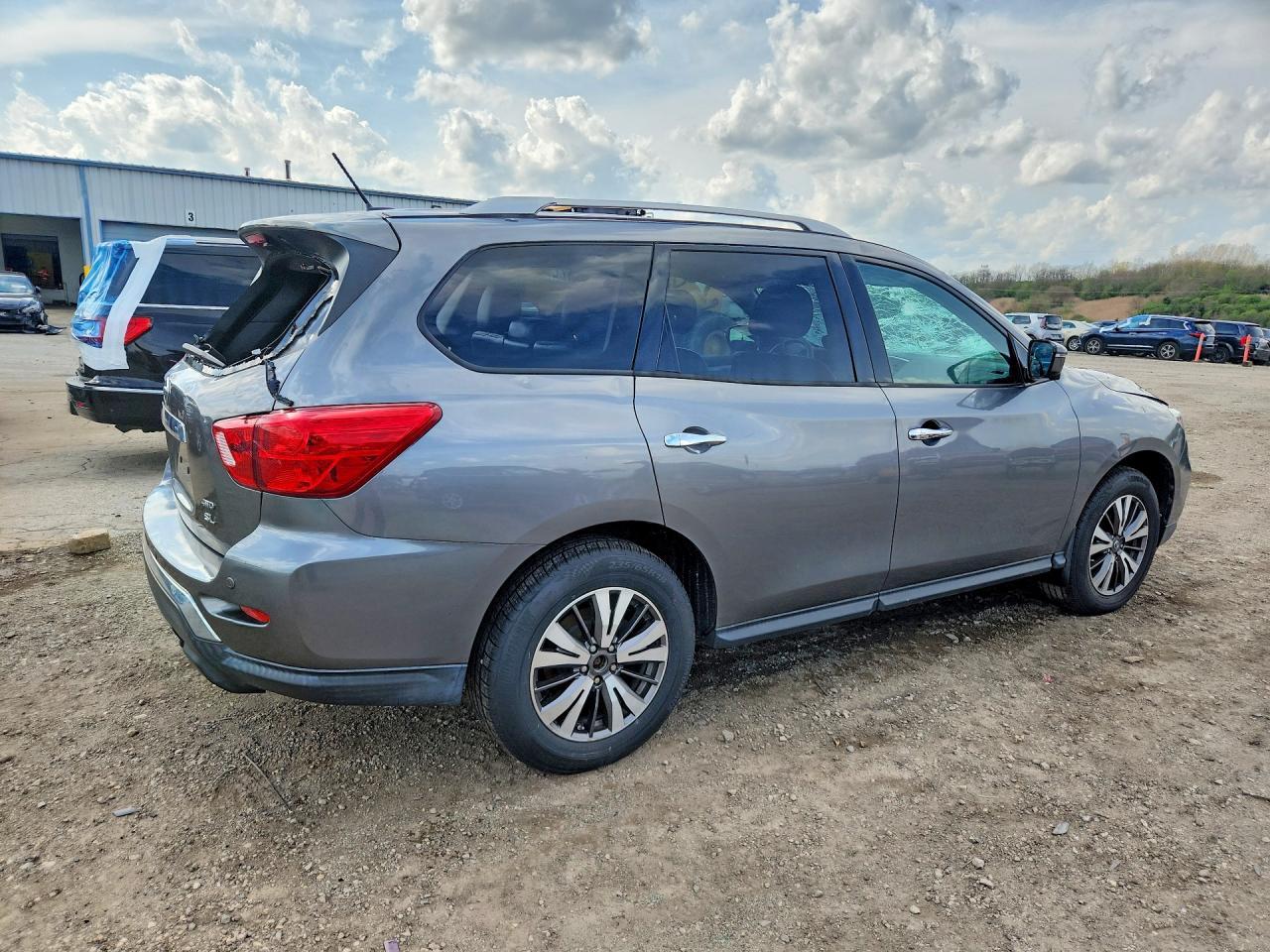 2017 NISSAN PATHFINDER