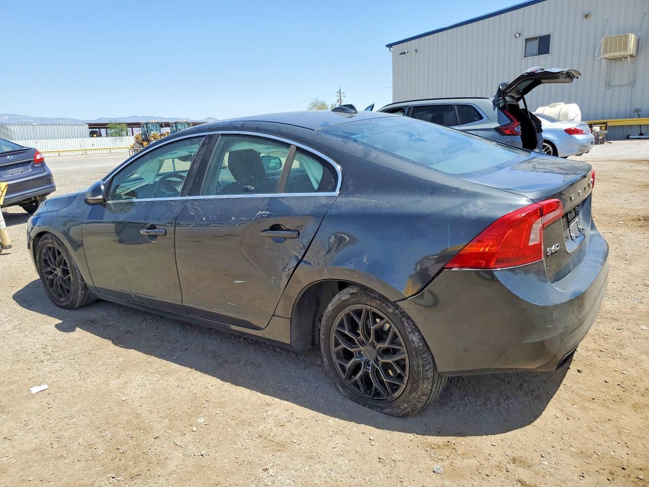 2015 VOLVO S60