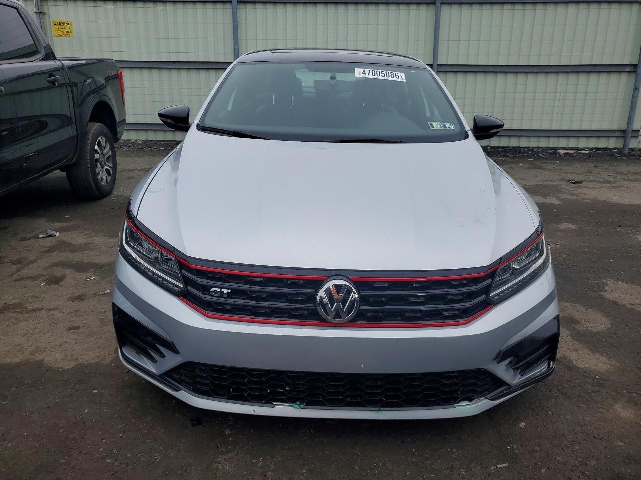 2018 VOLKSWAGEN Passat