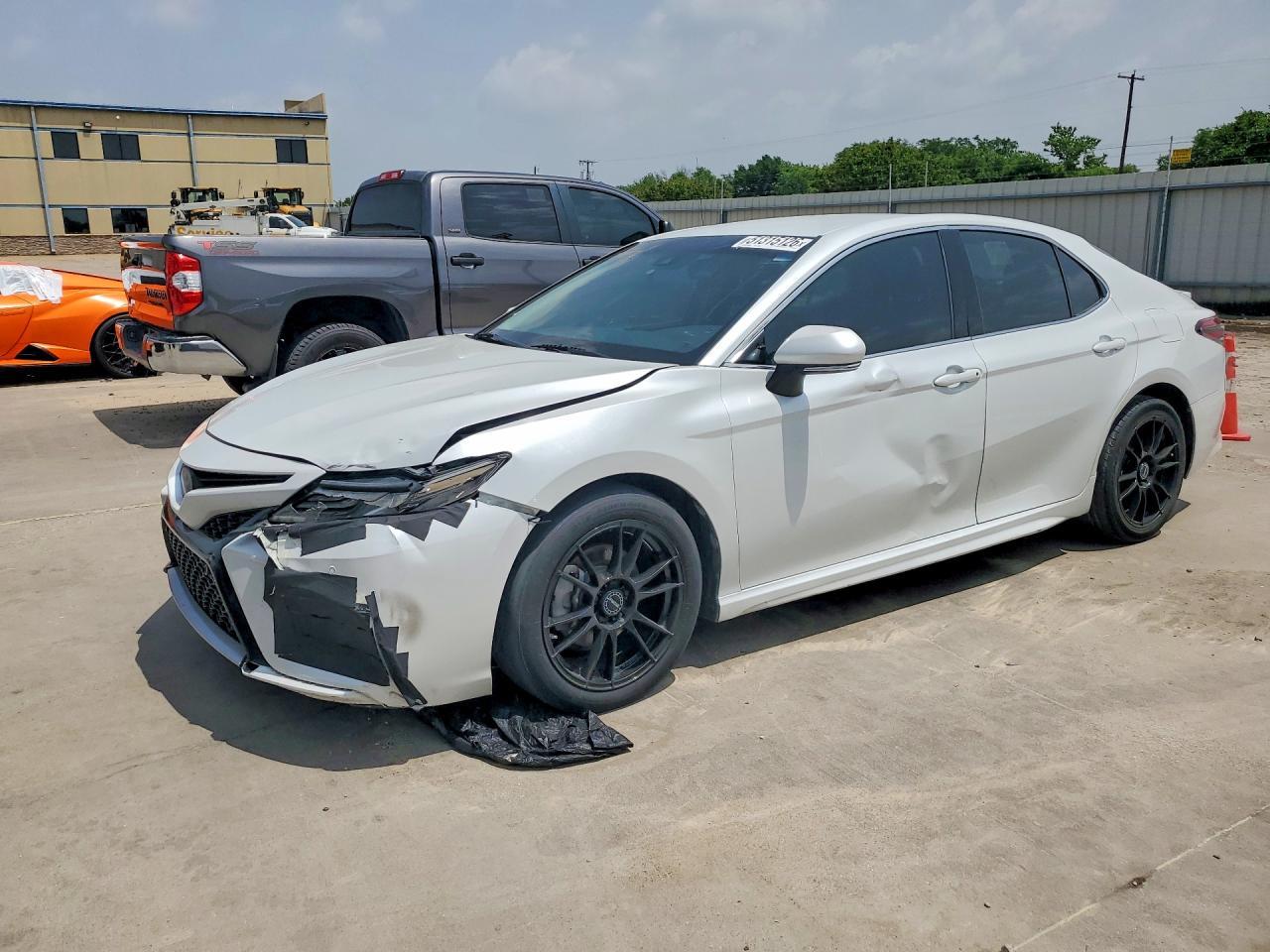 2018 TOYOTA CAMRY