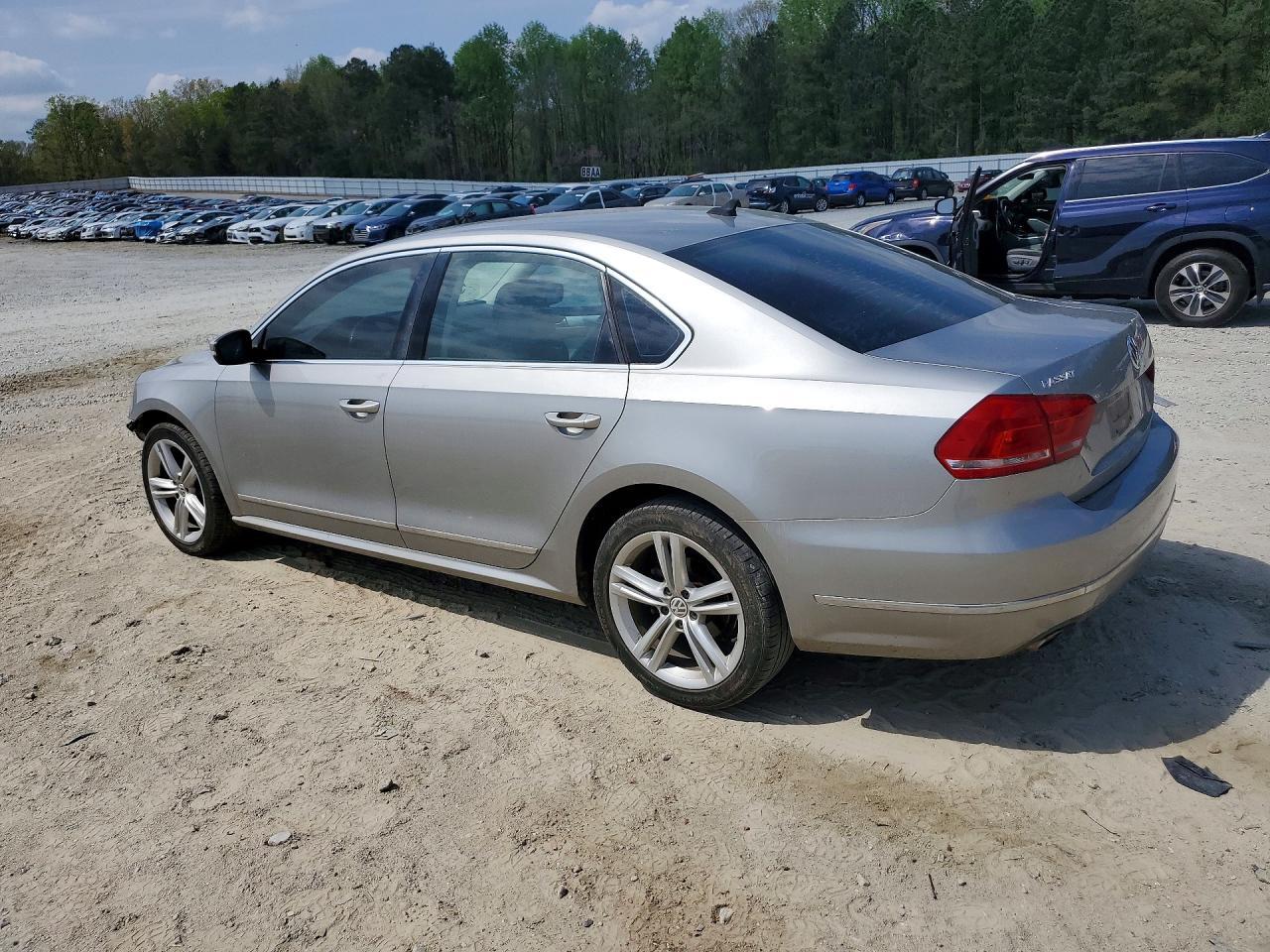 2013 VOLKSWAGEN Passat