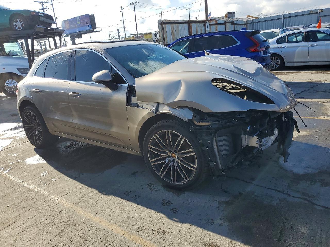 2017 PORSCHE Macan
