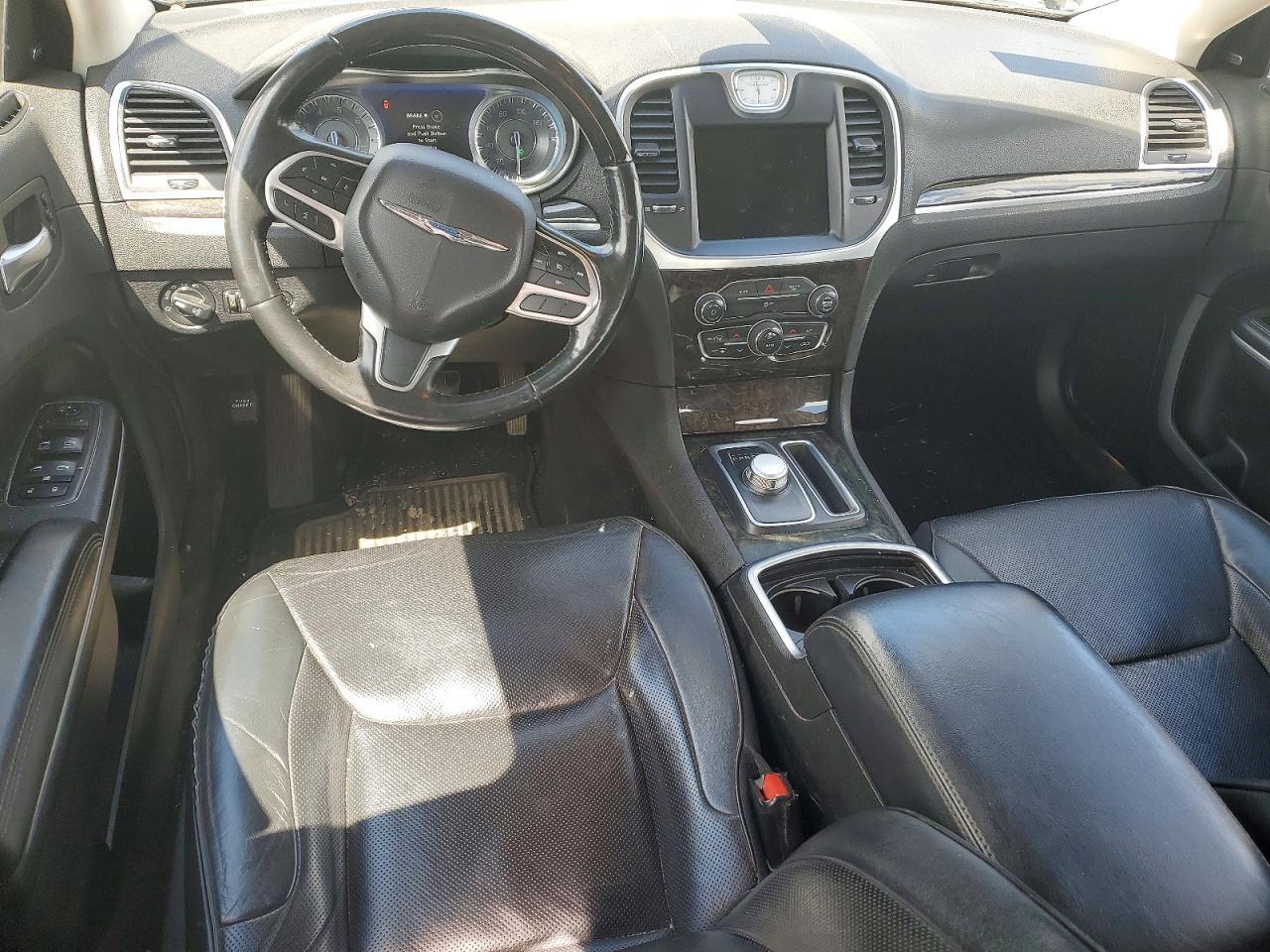 2019 CHRYSLER 300