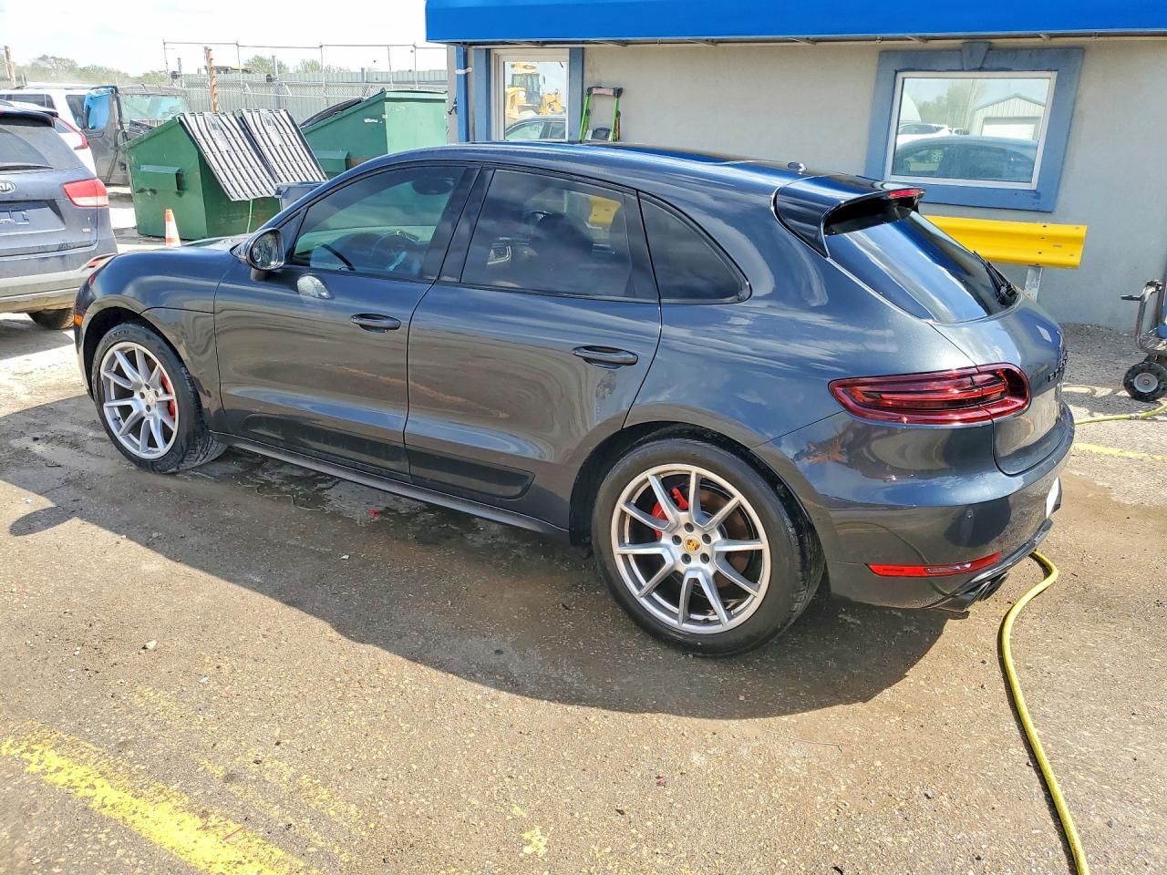 2017 PORSCHE Macan