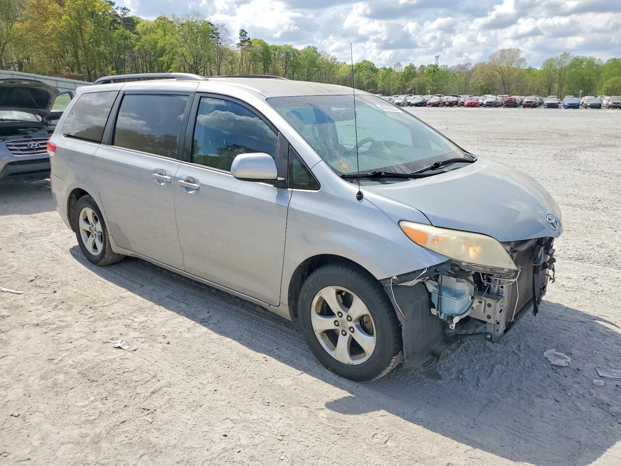 2012 TOYOTA SIENNA