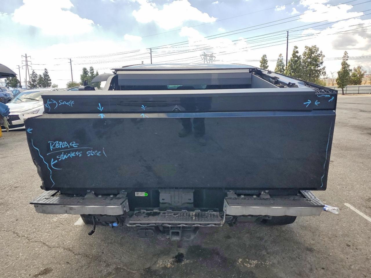 2024 TESLA Cybertruck