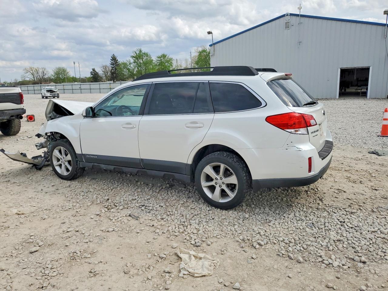 2013 SUBARU Outback