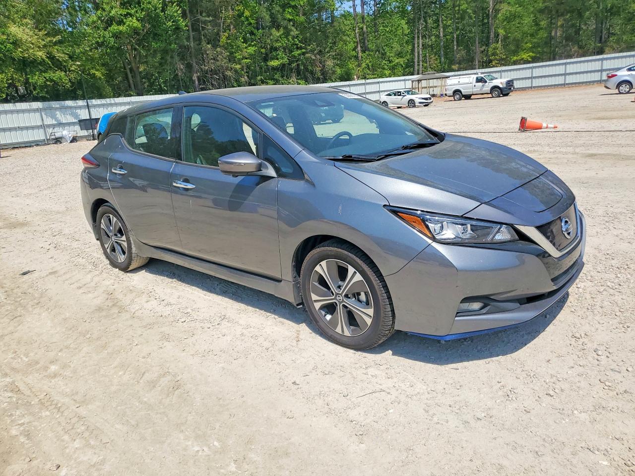 2022 NISSAN LEAF