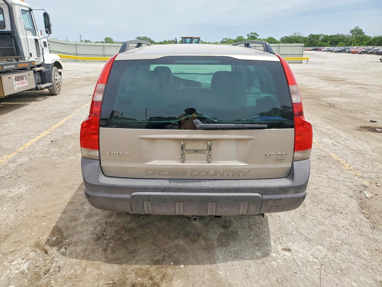2004 VOLVO XC70