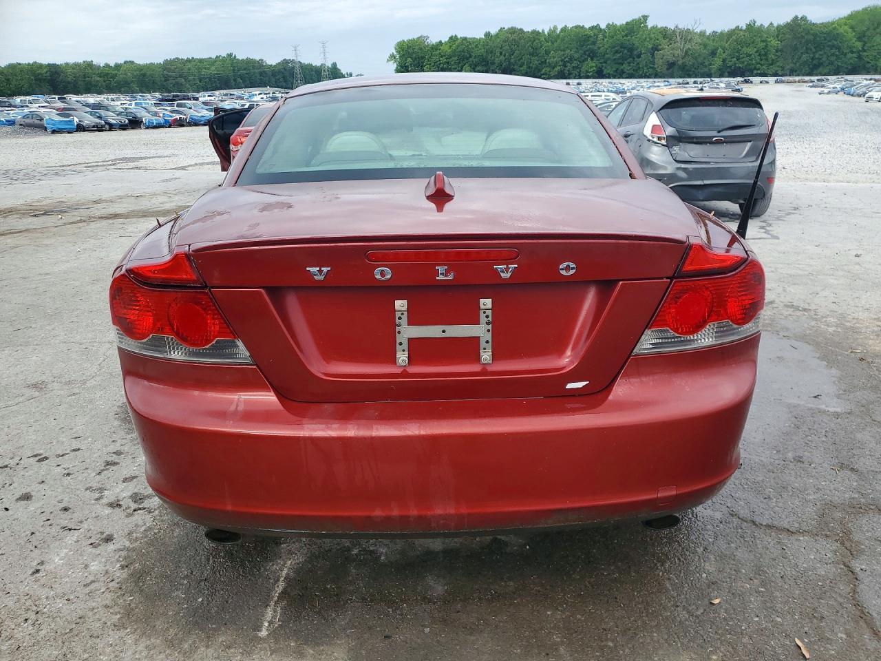 2011 VOLVO C70