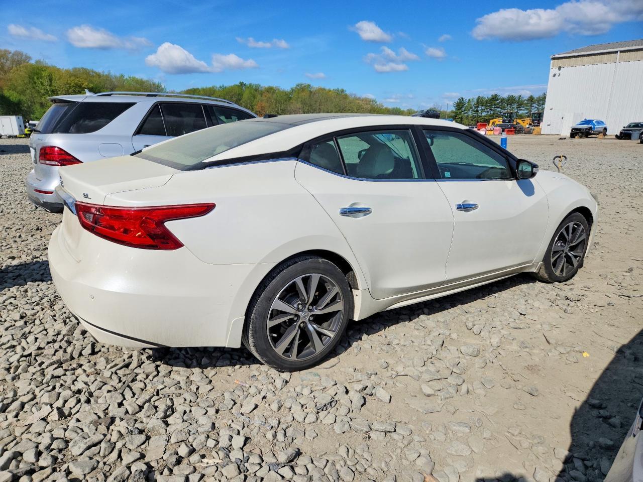 2016 NISSAN Maxima