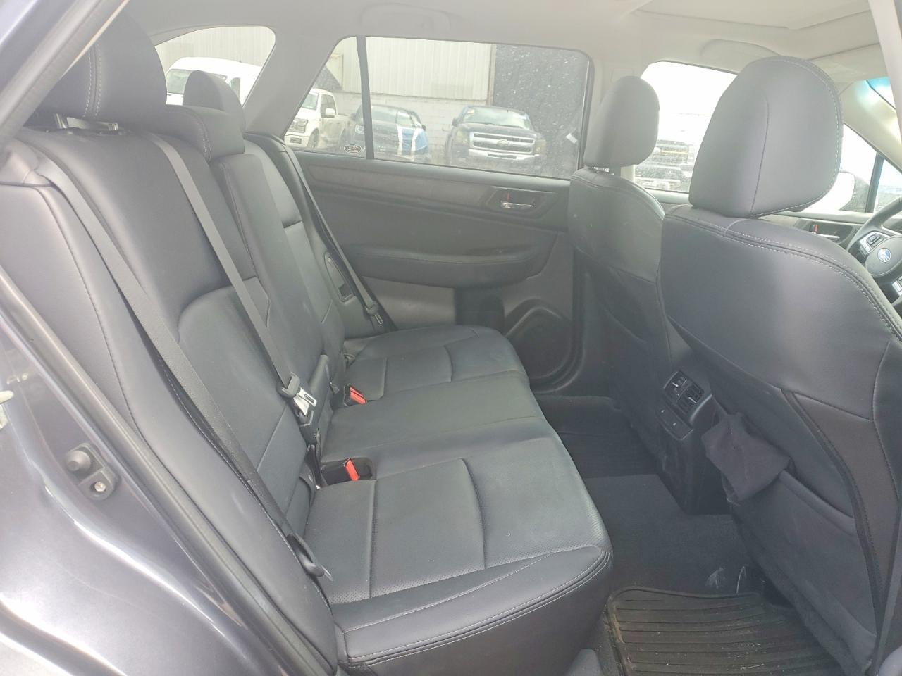 2017 SUBARU Outback