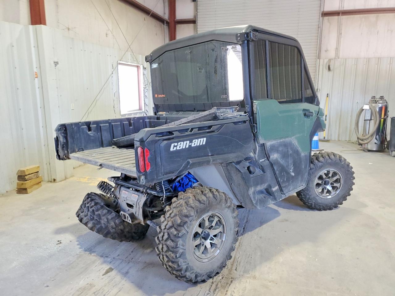 2024 CAN-AM Defender