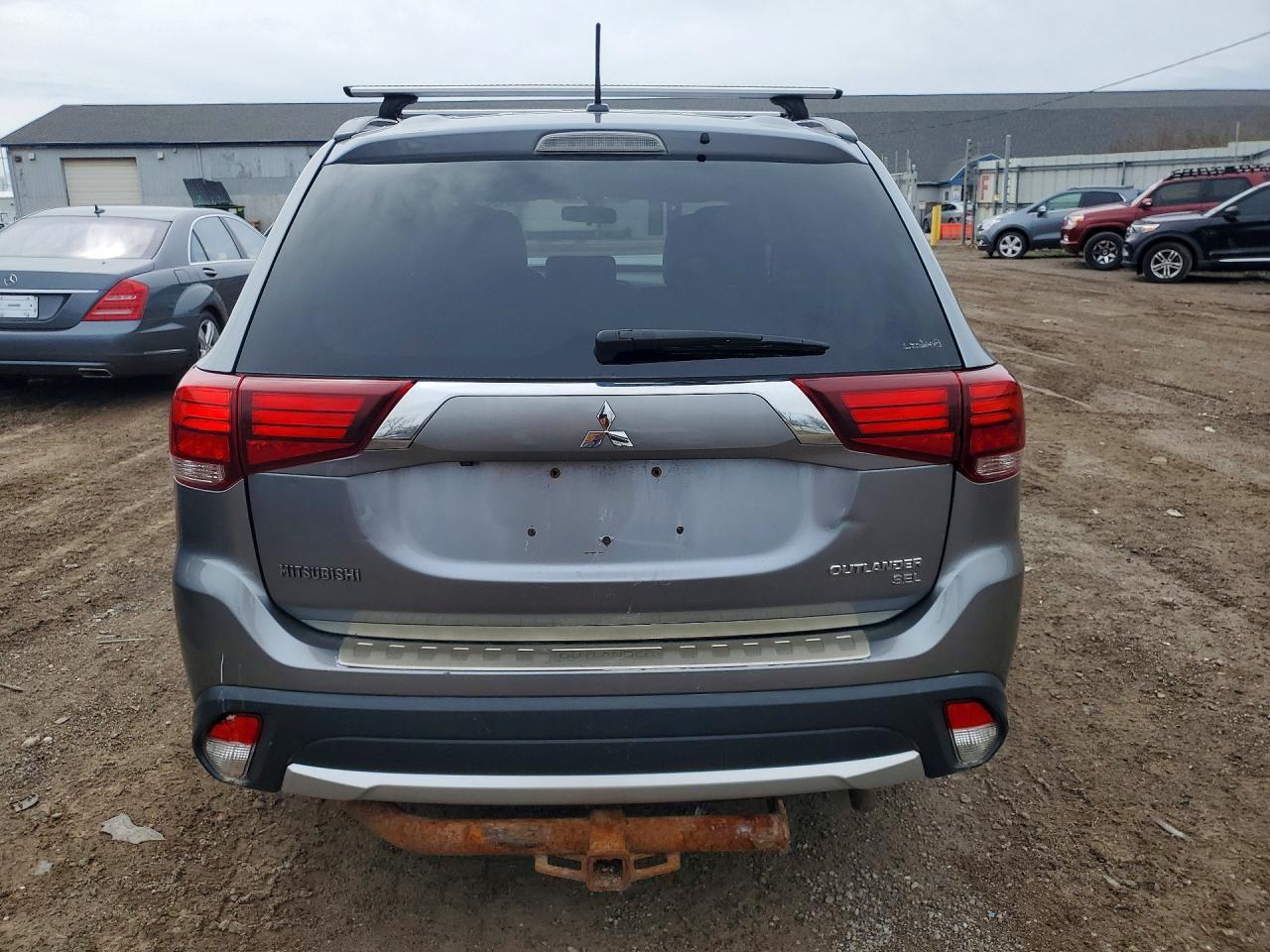2016 MITSUBISHI outlander