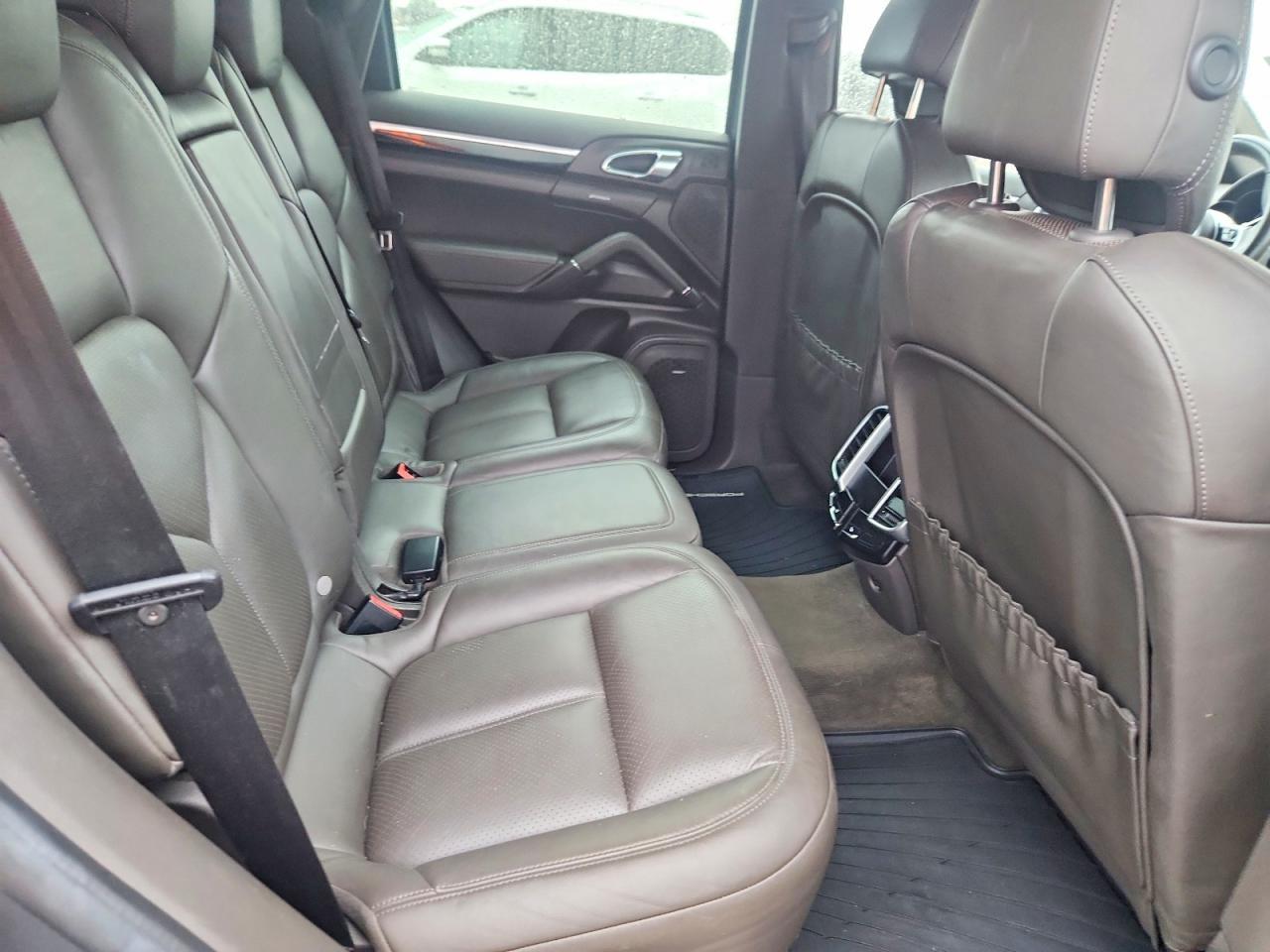 2017 PORSCHE CAYENNE