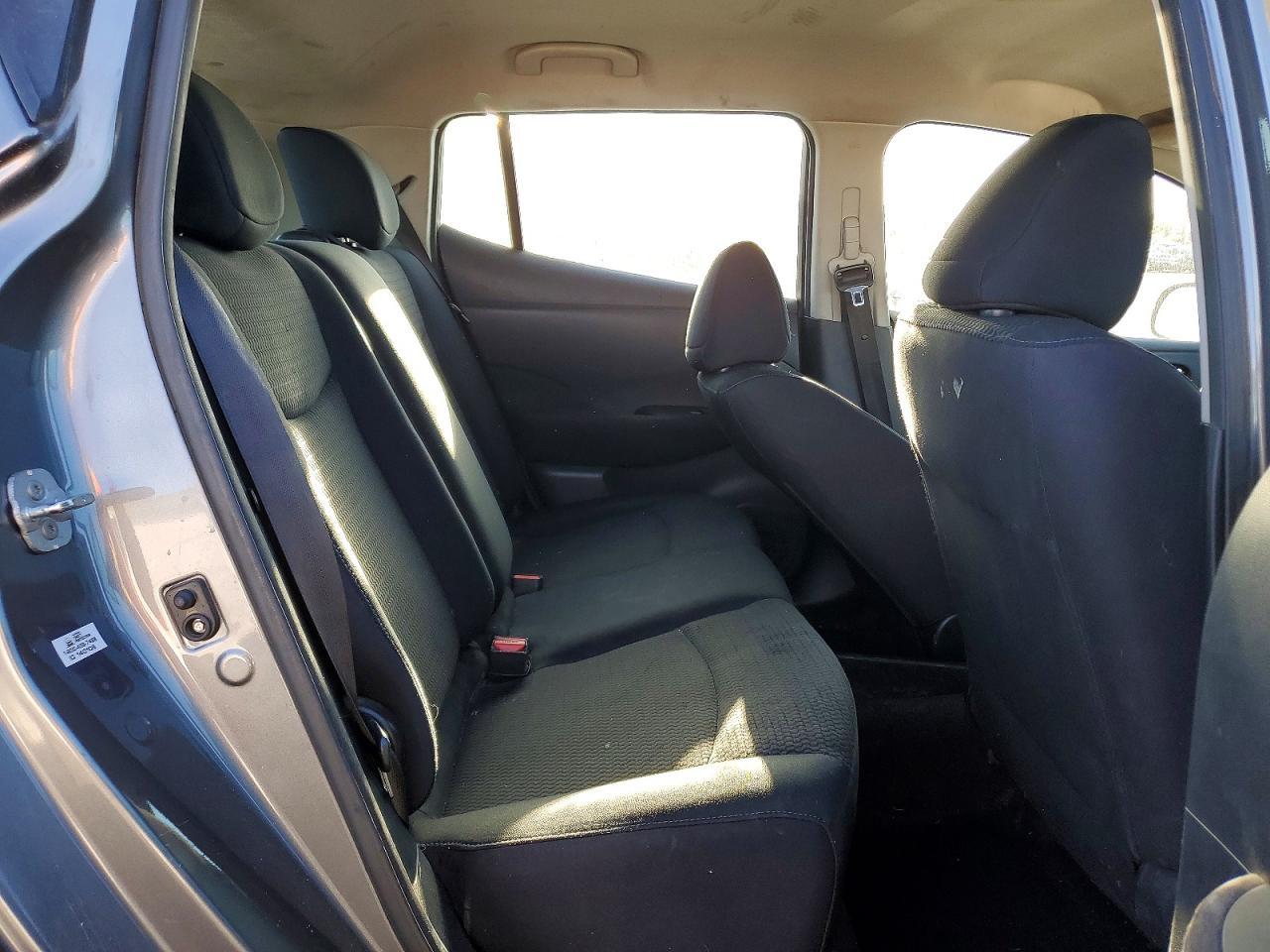 2016 NISSAN LEAF