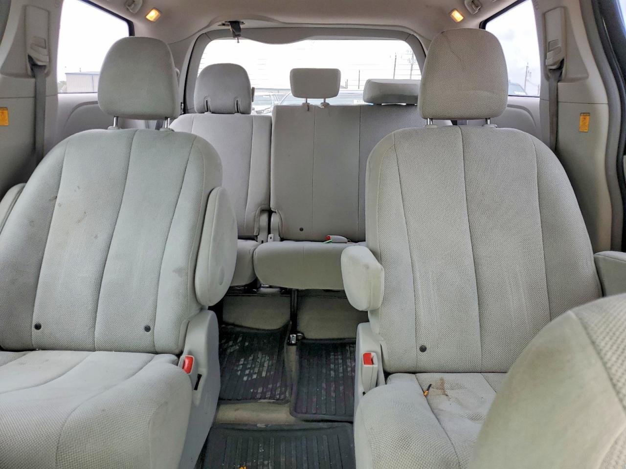 2013 TOYOTA SIENNA
