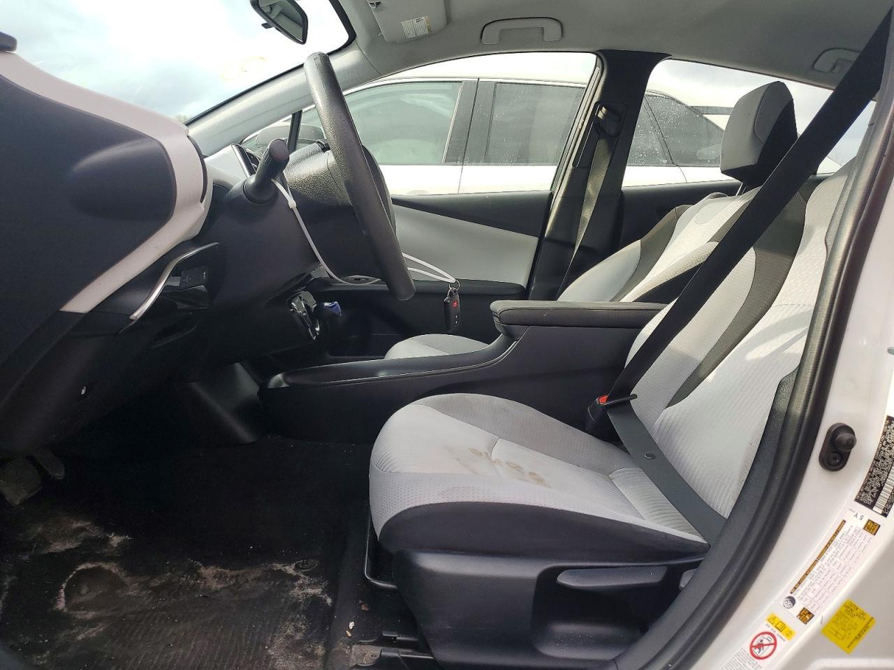2016 TOYOTA PRIUS