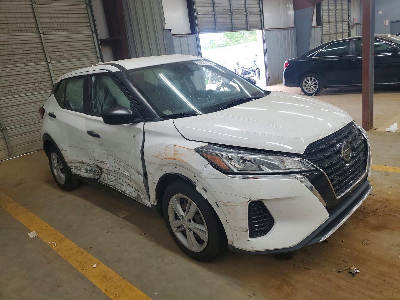 2021 NISSAN KICKS