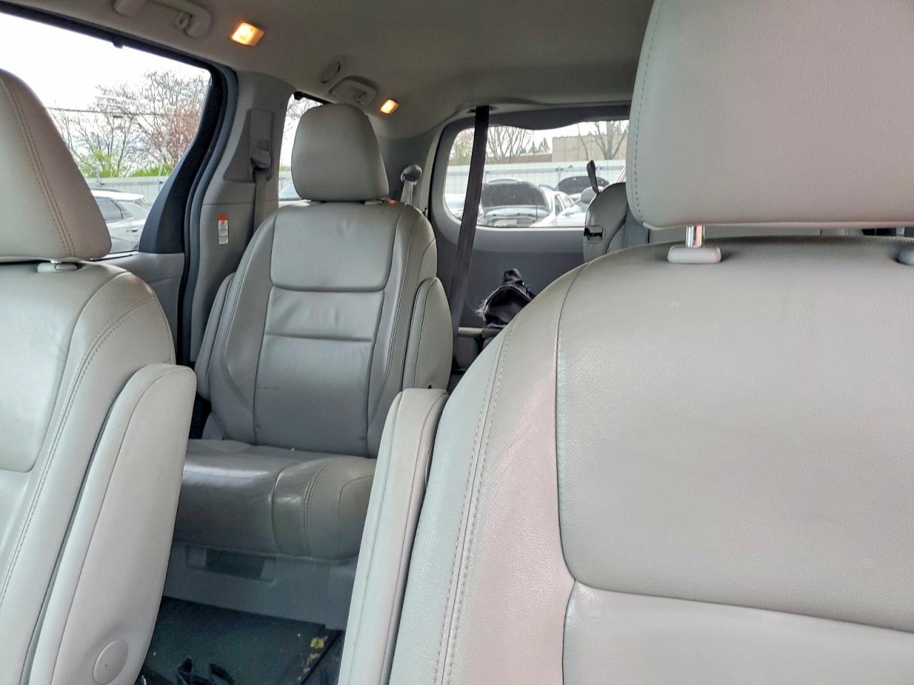 2015 TOYOTA SIENNA