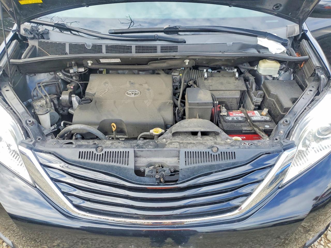 2016 TOYOTA SIENNA