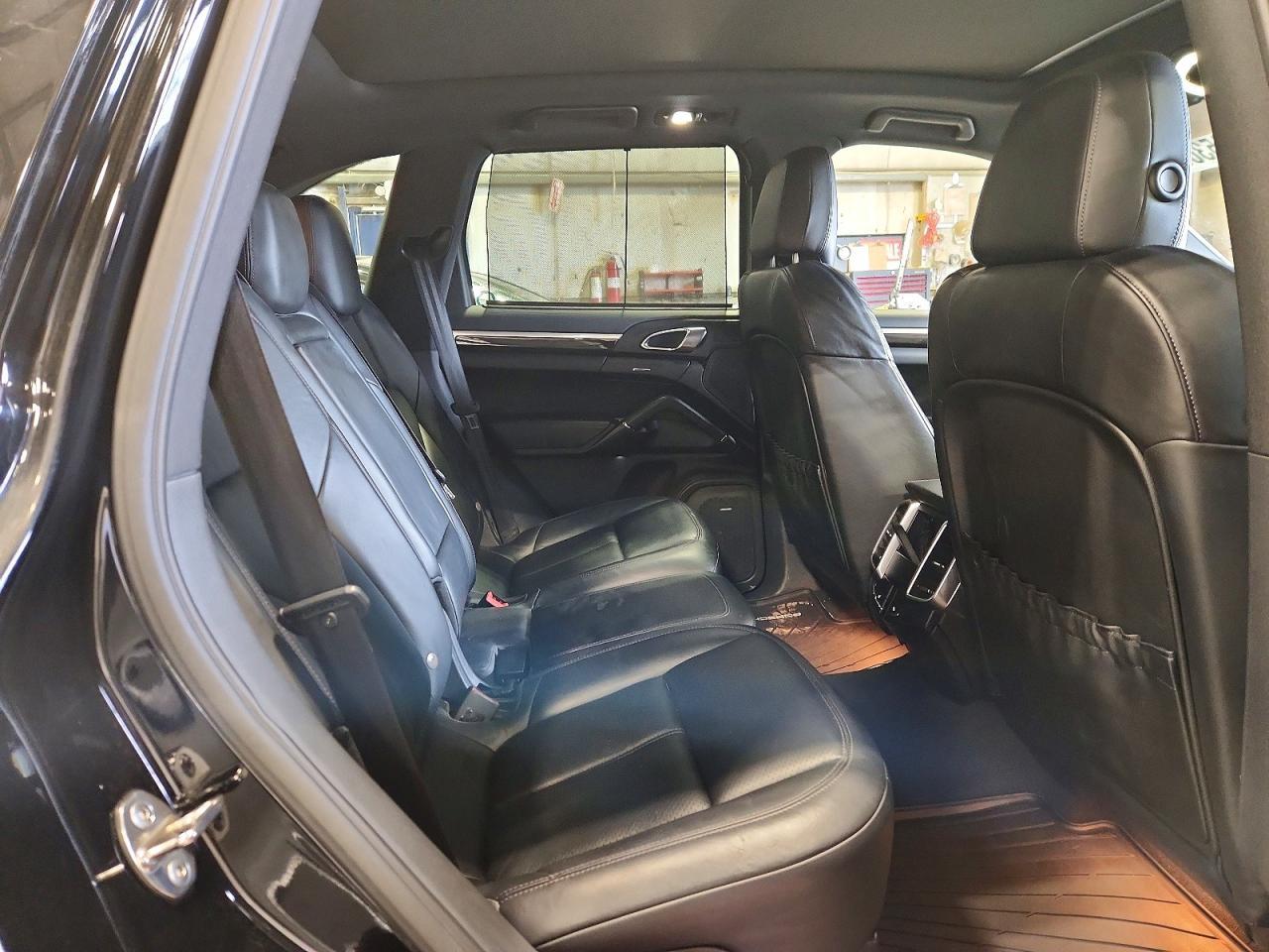 2012 PORSCHE CAYENNE