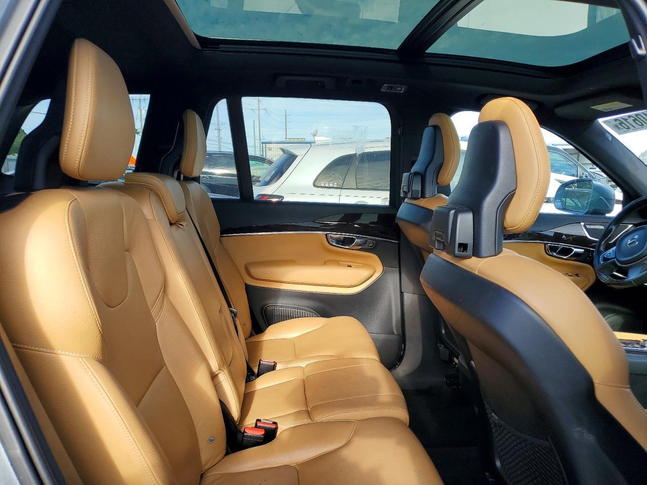 2017 VOLVO XC90