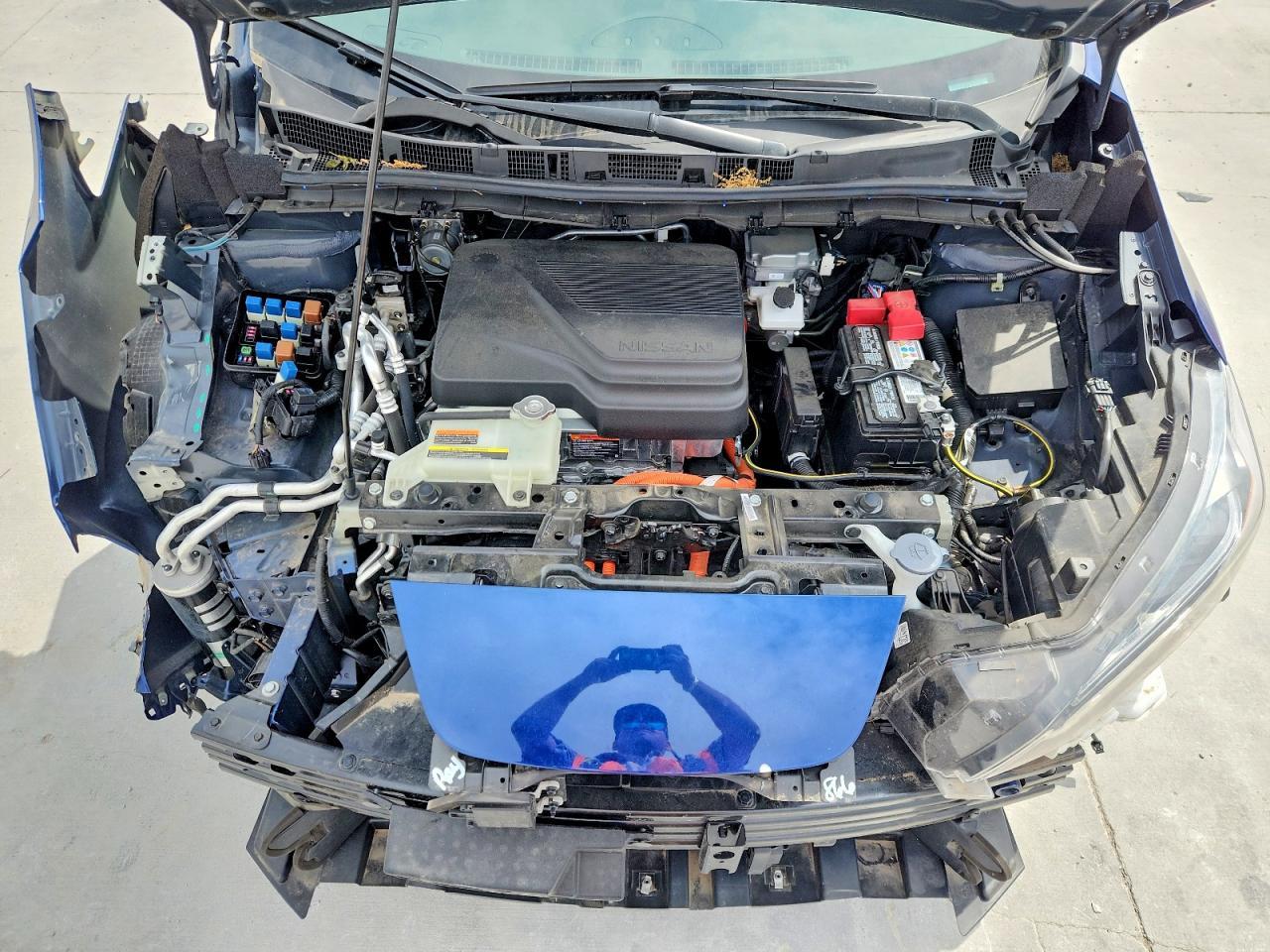 2024 NISSAN LEAF