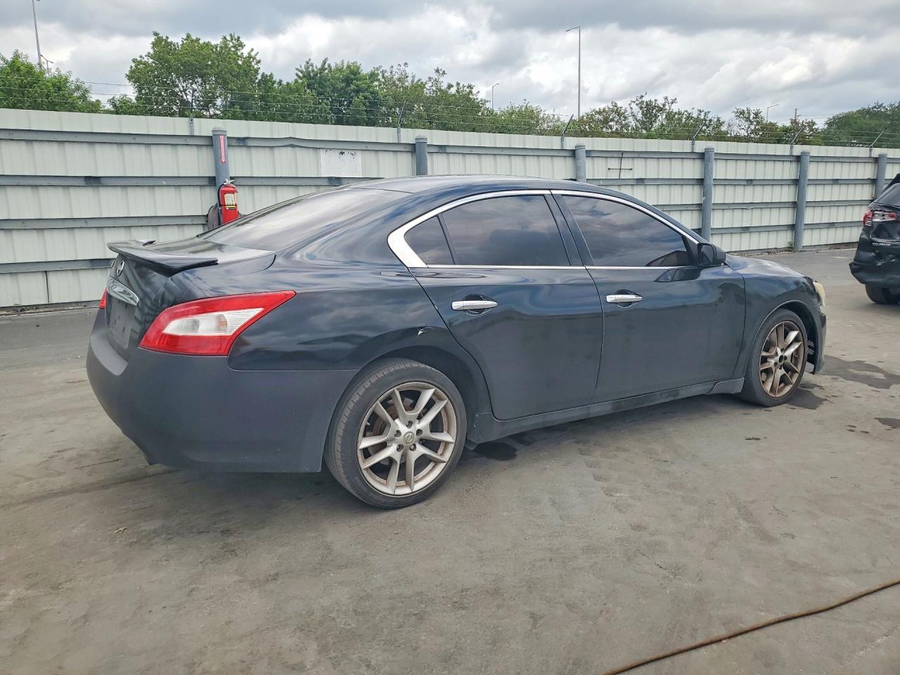 2009 NISSAN Maxima