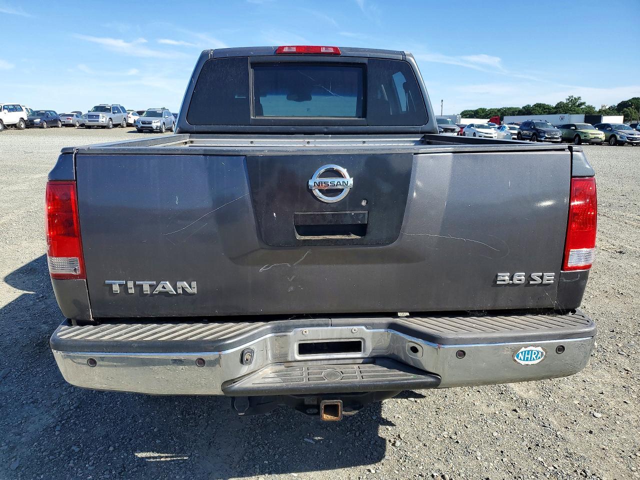 2005 NISSAN Titan