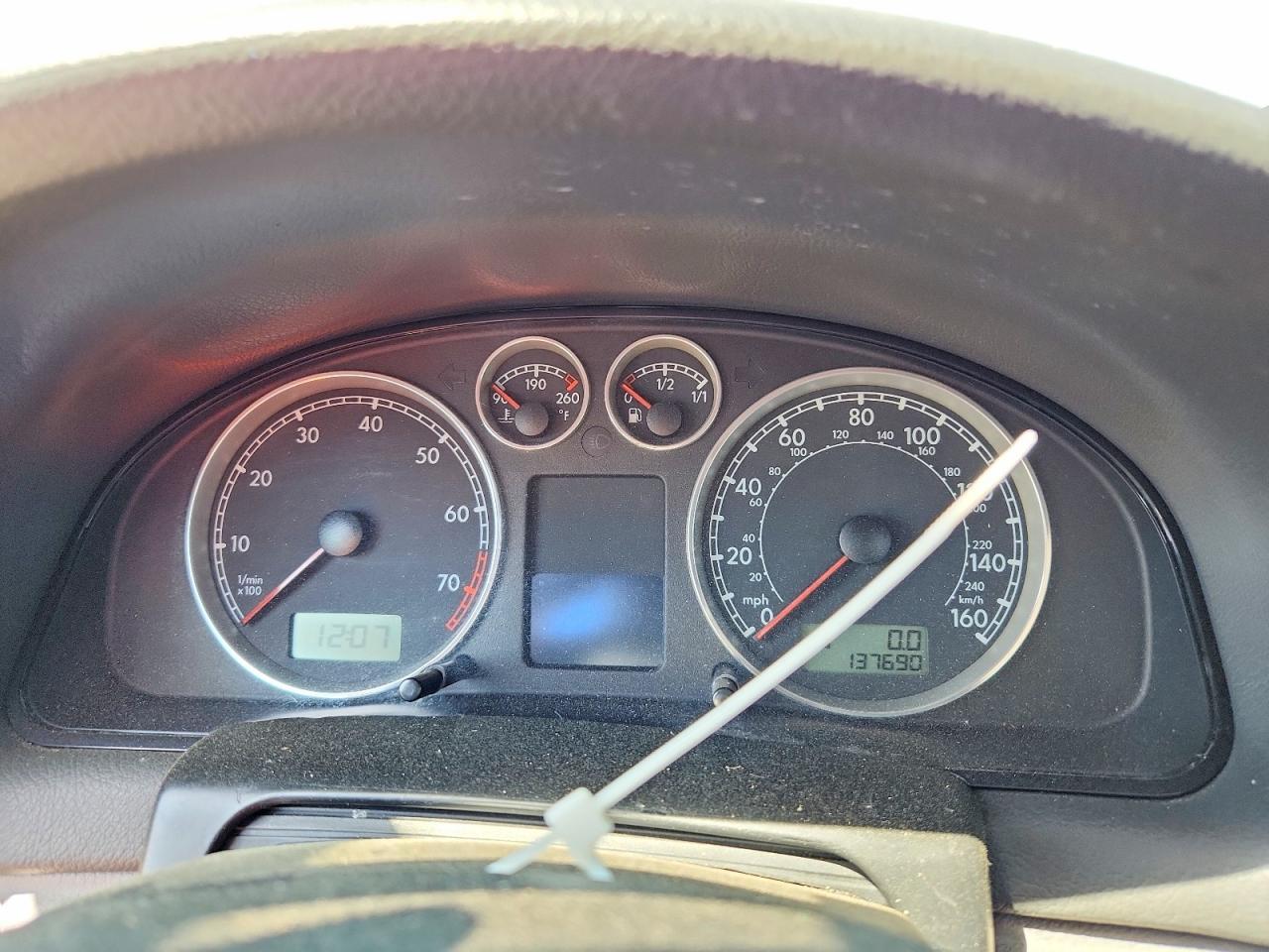 2004 VOLKSWAGEN Passat