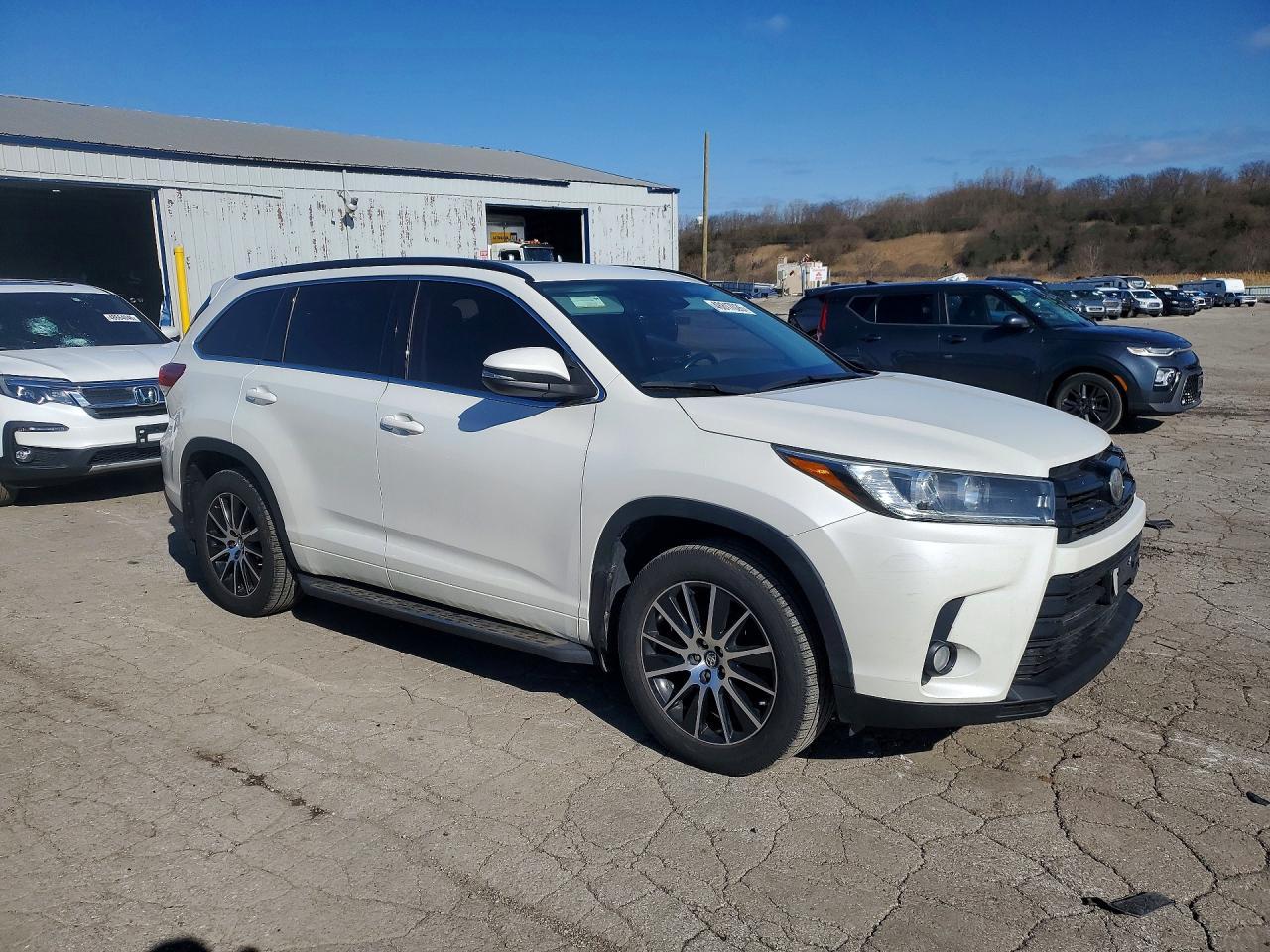 2017 TOYOTA HIGHLANDER