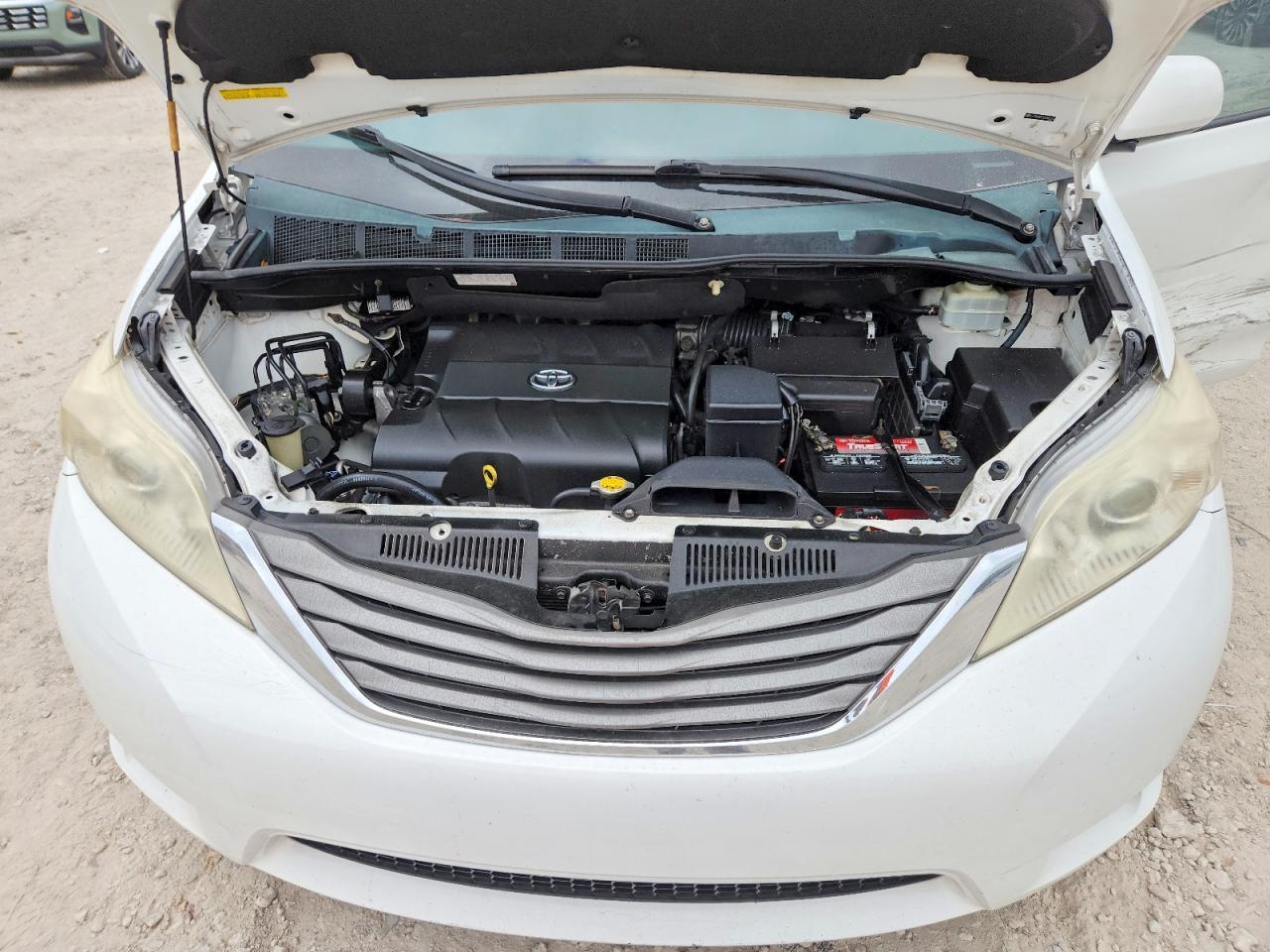 2013 TOYOTA SIENNA