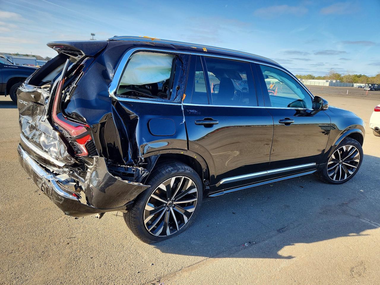 2025 VOLVO XC90