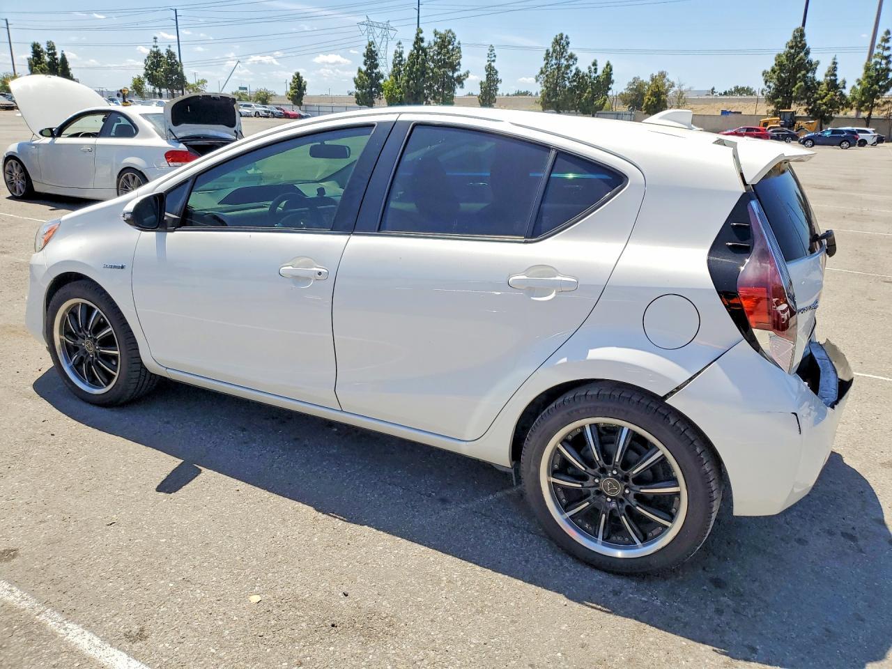 2016 TOYOTA Prius c