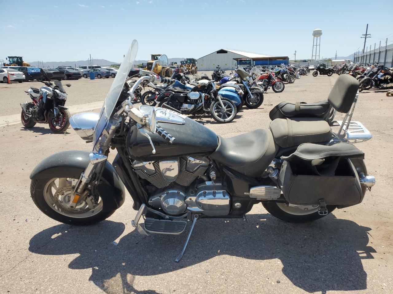 2004 HONDA VTX1800