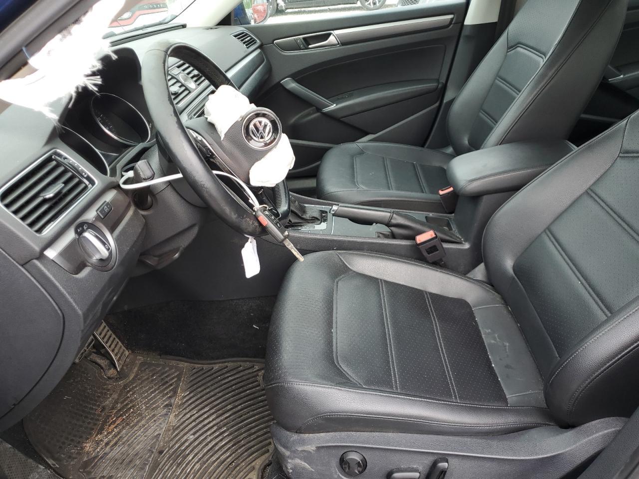 2017 VOLKSWAGEN Passat