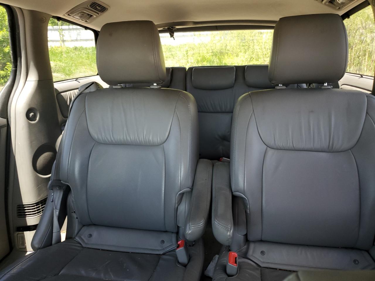 2010 TOYOTA SIENNA