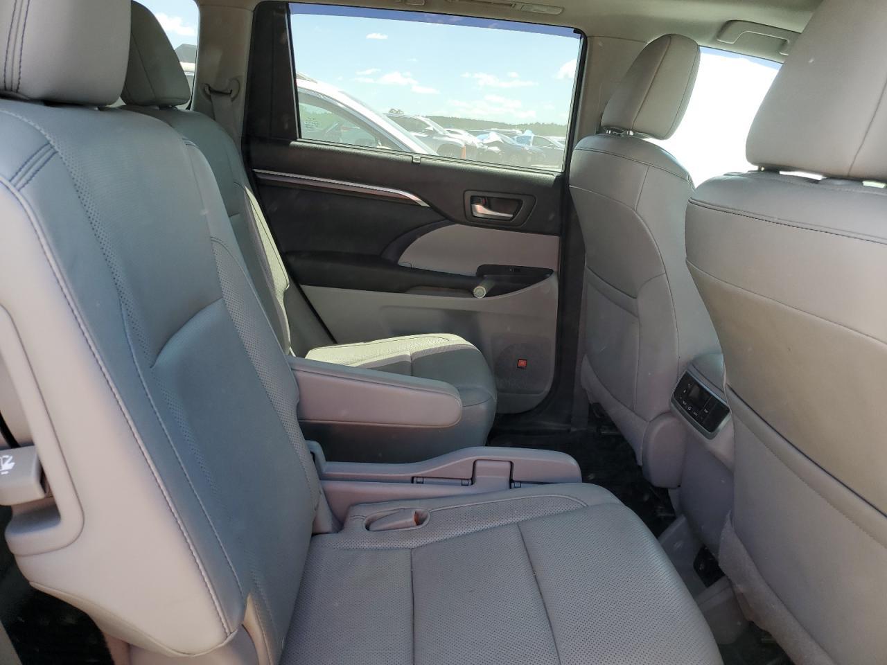 2015 TOYOTA HIGHLANDER