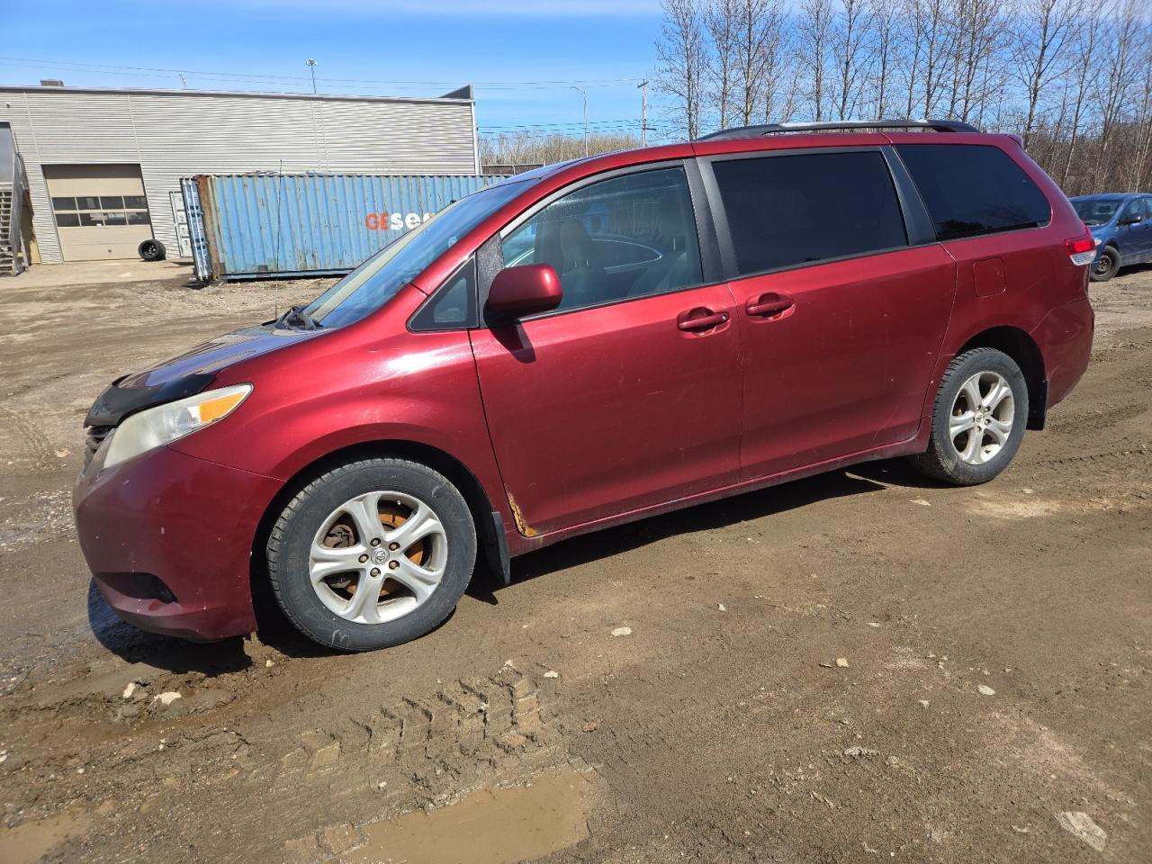 2011 TOYOTA SIENNA