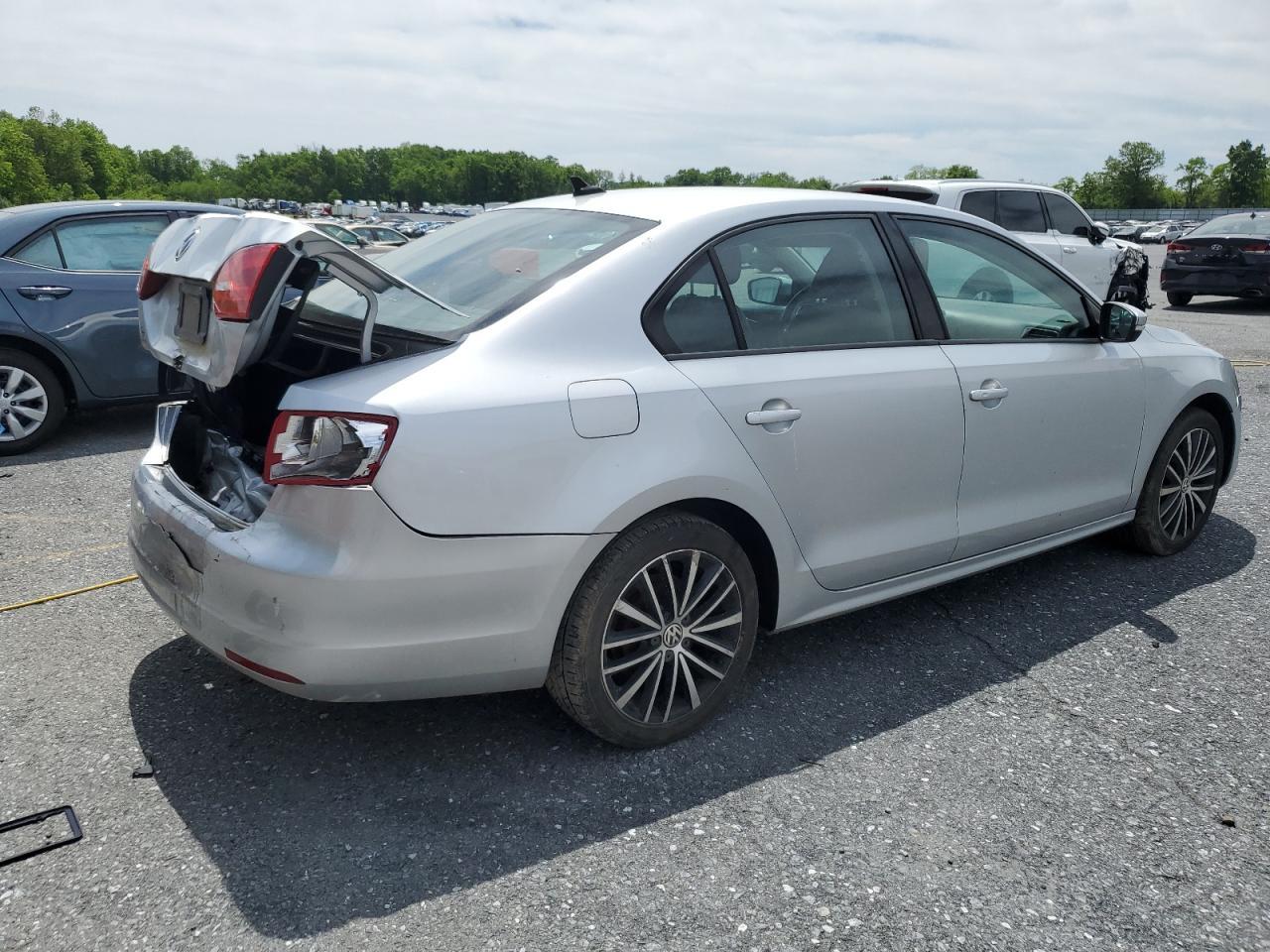 2011 VOLKSWAGEN JETTA