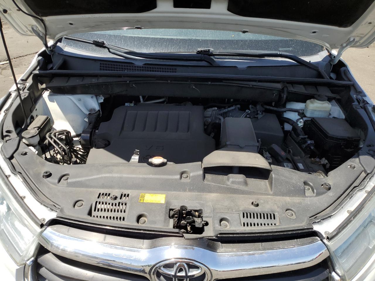 2016 TOYOTA HIGHLANDER
