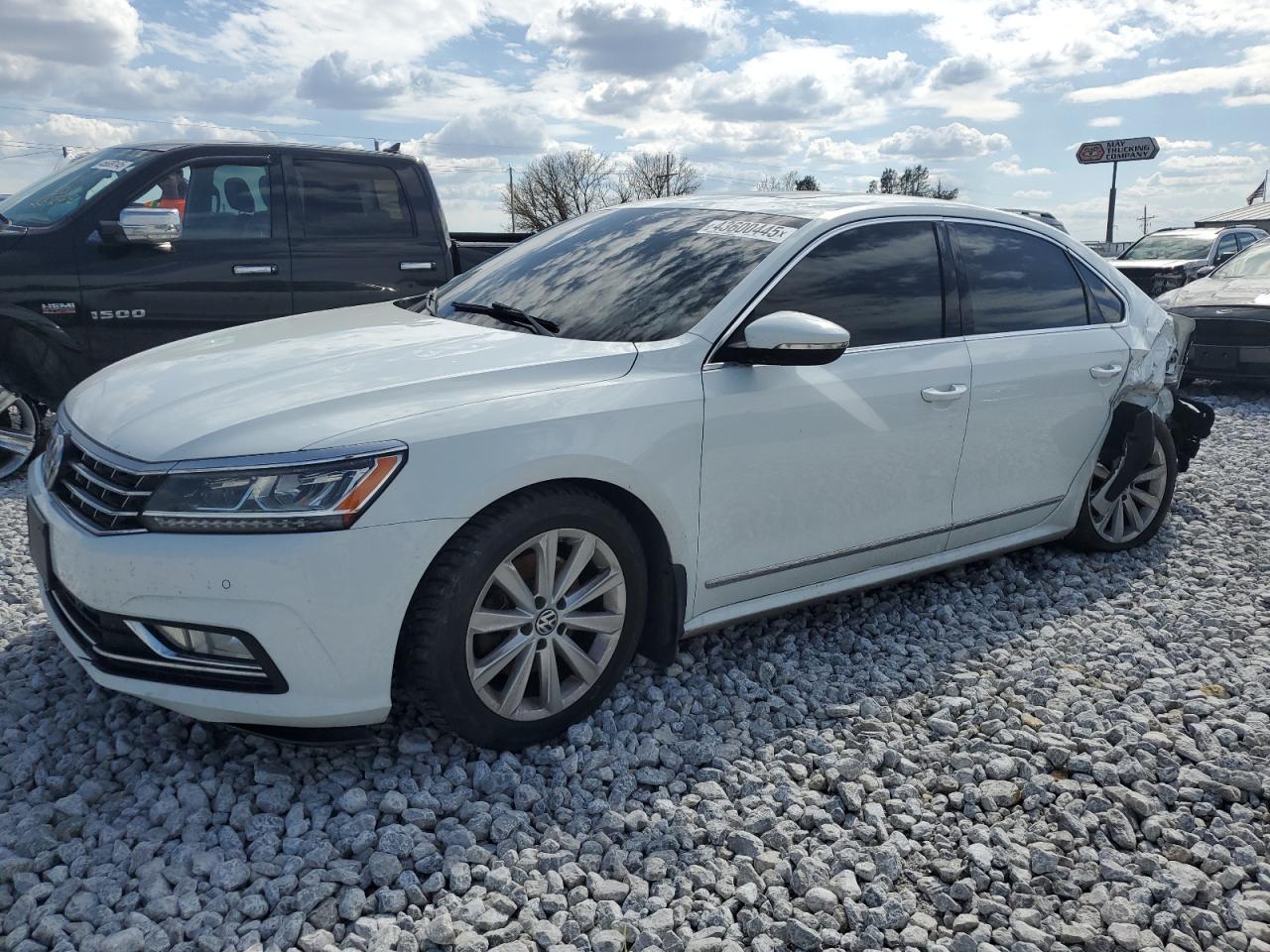 2017 VOLKSWAGEN Passat