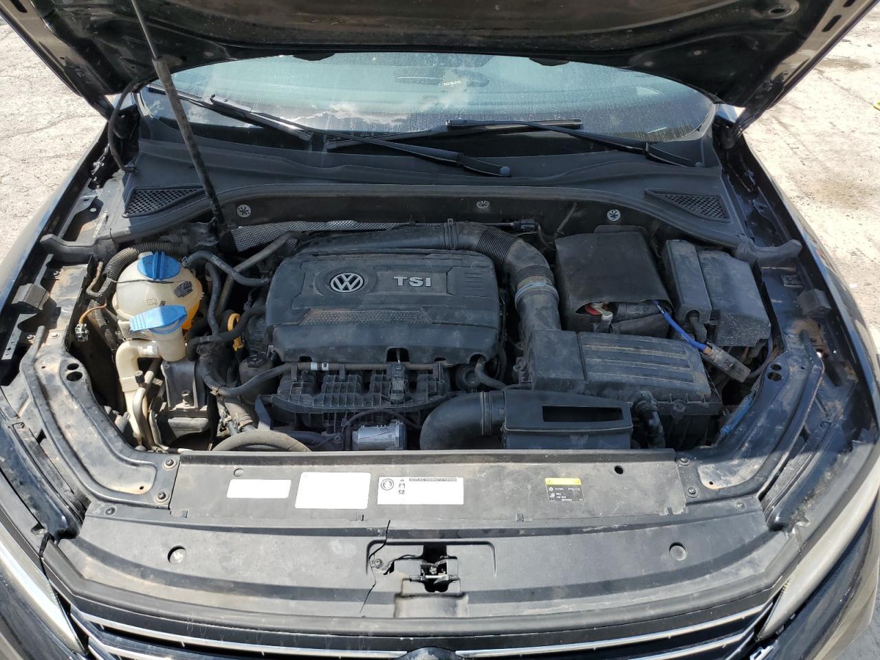 2016 VOLKSWAGEN Passat